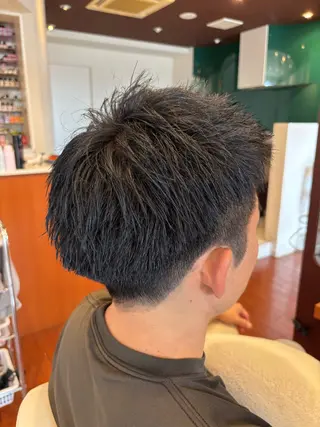 ショート カラー メンズ 榧木 萌香のヘアスタイル