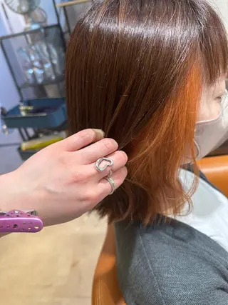 ミディアム カラー 七井 香奈 (なないかな)のヘアスタイル