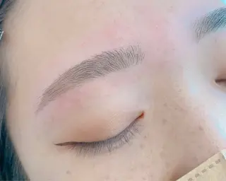 アイブロウ Albicocco所属・Albicocco 《アルビコッコ》のマツエク・マツパデザイン