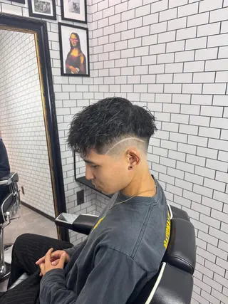 ショート パーマ メンズ TOP by THREE NINE所属・戸辺 羅夢のヘアスタイル