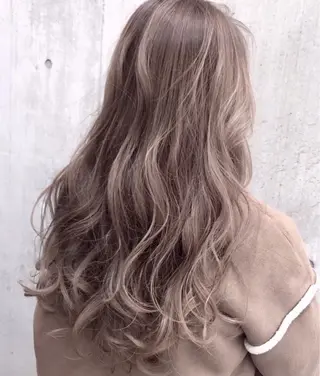 ロング カラー AKI アキのヘアスタイル