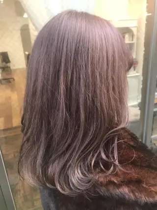 ミディアム カラー いけだ　ひかり ハイライトくびれヘアのヘアスタイル