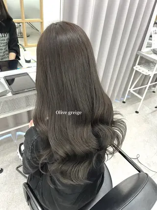 ロング カラー 柔らかオリーブ🌿 HIMARI🌻のヘアスタイル