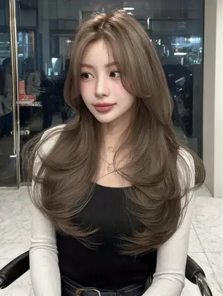 ロング カラー Sakuraෆ˚* 透け感ベージュ🥨のヘアスタイル