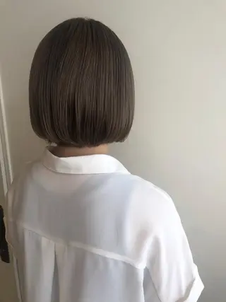 ショート カラー MIOベージュカラー 柔らかいカラーのヘアスタイル