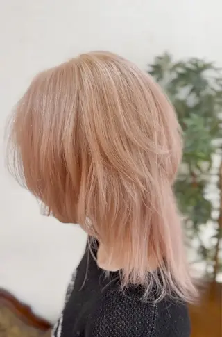 ミディアム 飯星慧斗 /ブリーチ、縮毛矯正のヘアスタイル