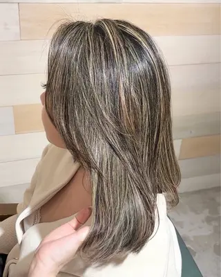 ミディアム カラー bloom AMIのヘアスタイル