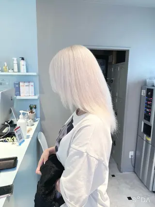 セミロング カラー 🪄池袋ハイトーン 🪄ブリーチカラーのヘアスタイル