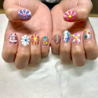 ショート カラー パーマ ヘアアレンジ メンズ キッズ ネイル マツエク・マツパ アイブロウ 今福鶴見ネイル 8(エイト)のネイルデザイン
