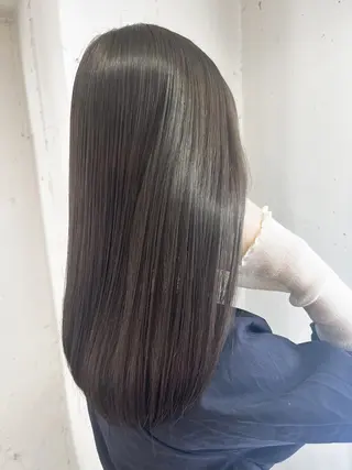 セミロング 髪質改善チェルシー 表参道💎縮毛矯正のヘアスタイル