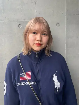 カラー ミルクティーベージュ ブリーチ🖤サヤカのヘアスタイル