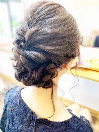 セミロング ヘアアレンジ 石川 奈緒子のヘアスタイル