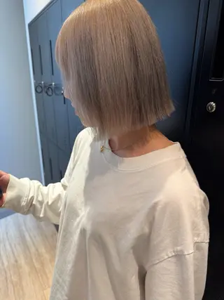 ミディアム カラー 須藤 優真 切りっぱなしボブのヘアスタイル