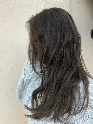 ロング カラー M. YURIのヘアスタイル