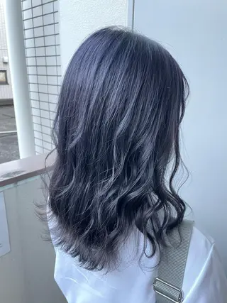 セミロング カラー パーマ ヘアアレンジ メンズ キッズ ネイル マツエク・マツパ 透明感カラー・レイヤ ー🎀amika🎀のヘアスタイル