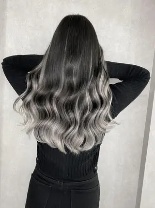 ロング カラー パーマ ヘアアレンジ ハイトーン カラーのヘアスタイル