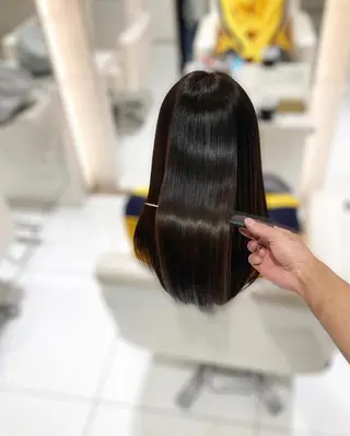 セミロング KASHI|顔まわり ×艶髪プロデューサーのヘアスタイル