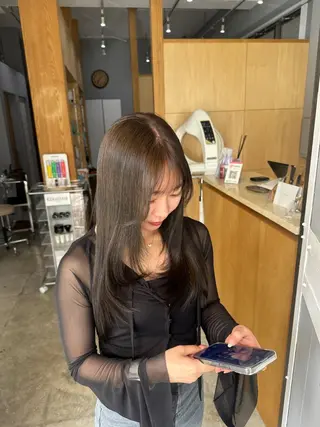ミディアム miloc MOMOKAのヘアスタイル