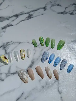 ネイル 中村 春菜のネイルデザイン