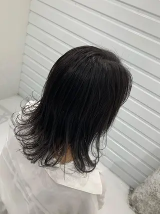 ミディアム カラー TAKUMI .のヘアスタイル