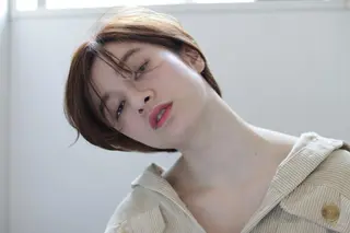 ショート カラー 鍵山 千秋のヘアスタイル