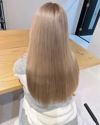 カラー ニトウ レイナのヘアスタイル