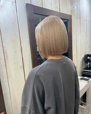 ミディアム 鷺谷 玲奈のヘアスタイル