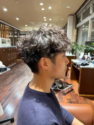 ミディアム 矢藤 豪晃のヘアスタイル