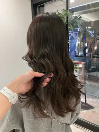ロング カラー サキ🤍ハイトーン 🩰くびれ巻きヘアのヘアスタイル
