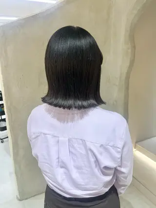 ショート 切りっぱなしボブ/ 艶カラー/綾莉のヘアスタイル