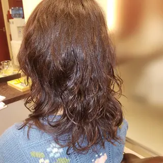 セミロング パーマ 麻里 杏彩のヘアスタイル
