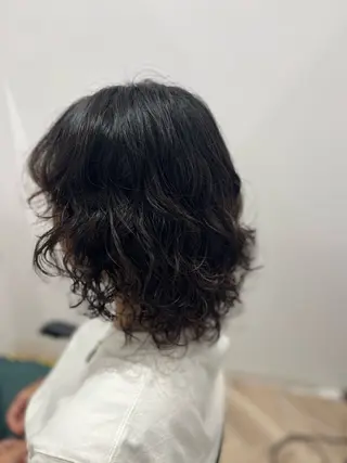 ミディアム パーマ 🫧ぷる艶カラー🫧 Yuubi🦩のヘアスタイル