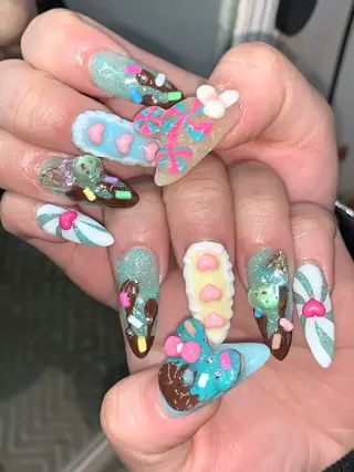 ネイル さゆり￤推しキャラ ￤ロングネイル🩷のネイルデザイン