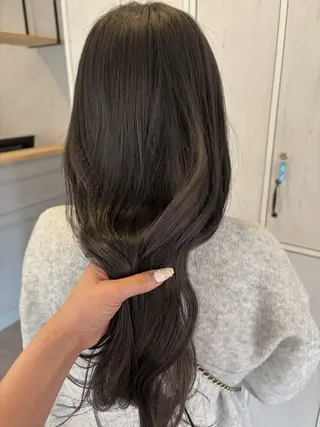 ロング 西田 朋華のヘアスタイル