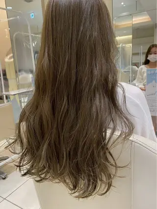 ロング カラー 海希/ブリーチ透明カ ラー/レイヤーカットのヘアスタイル