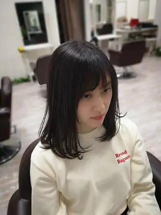 ミディアム カラー 酸性ストレート／カラ ー/山下高明のヘアスタイル