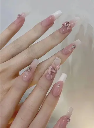 ネイル RAFFINE haru🦋🩵のネイルデザイン