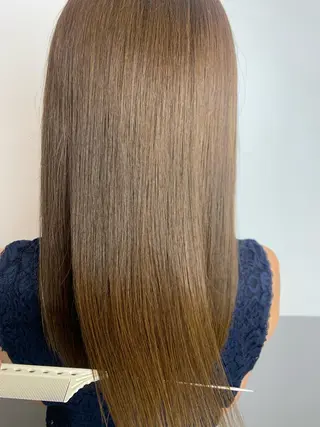 ミディアム カラー トップ スタイリストのヘアスタイル