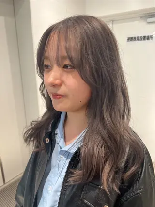 ロング カラー 艶ハイトーン🔆 ️️️安座間 希のヘアスタイル