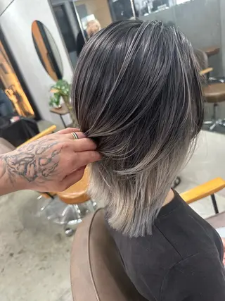 セミロング カラー AiM エイム　韓国レイヤーのヘアスタイル