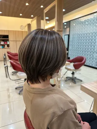 ショート カラー フェザー/波巻き 雫石大夢のヘアスタイル