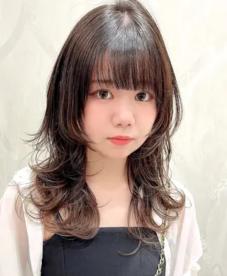 セミロング 大阪ウルフカット 🐺デザインカラーのヘアスタイル
