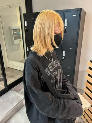 ミディアム カラー ウルフカット レイヤーカット上柿のヘアスタイル