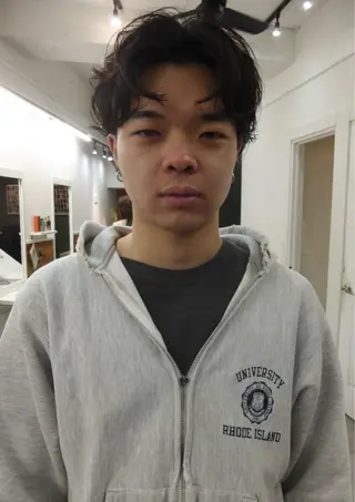 ミディアム パーマ メンズ グランジヘア 無造作ヘアHYUGAのヘアスタイル