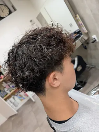 ミディアム パーマ メンズ QOL mens salon 円山所属・QOL円山 YUTOのヘアスタイル