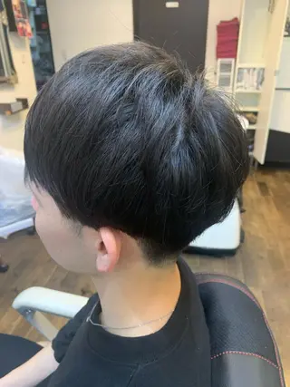 ショート パーマ メンズ 二本木 秀成のヘアスタイル