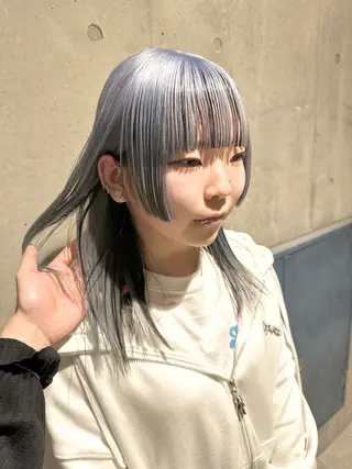 ミディアム カラー kai .のヘアスタイル