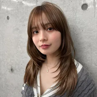 ミディアム カラー 髪質改善|透明 感カラー🩵レイヤーのヘアスタイル