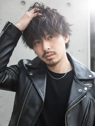 メンズ ヘアサロンM新宿 カットカラーブリーチのヘアスタイル