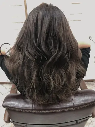 ミディアム 艶髪/ハイトーン Sherryのヘアスタイル